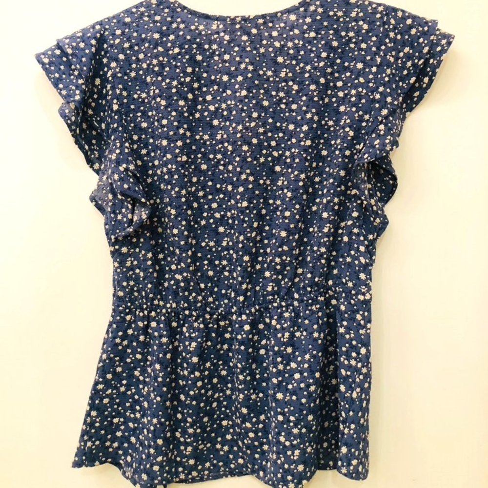 NWT Monteau Blue and White Ruffle Sleeve Wrap Top M